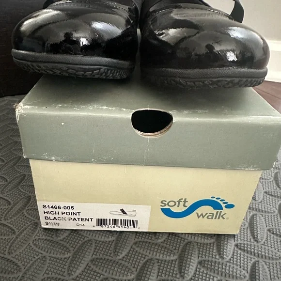 SoftWalk Black Flats with Elastic Patent leather - Picture 2 of 8